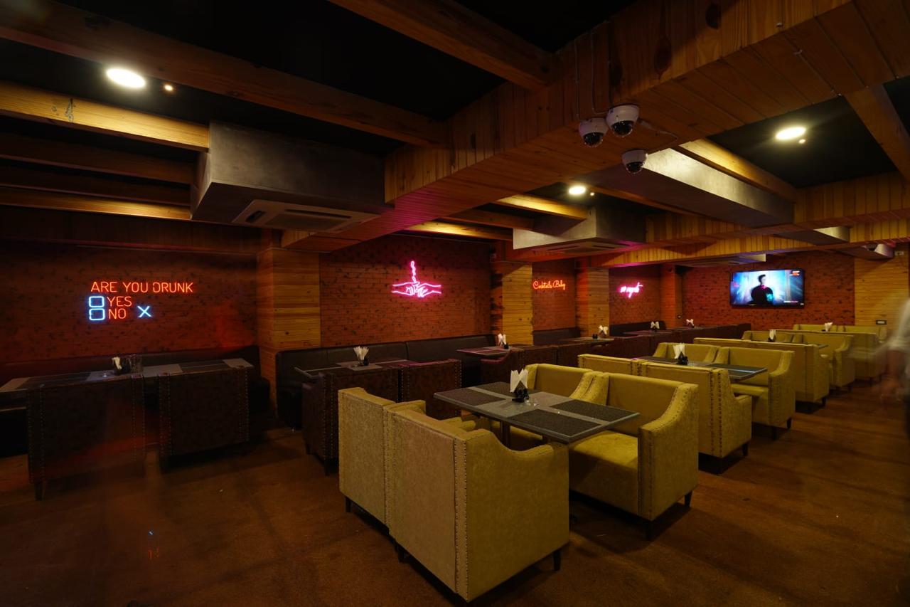 The Platform Bar & Lounge
