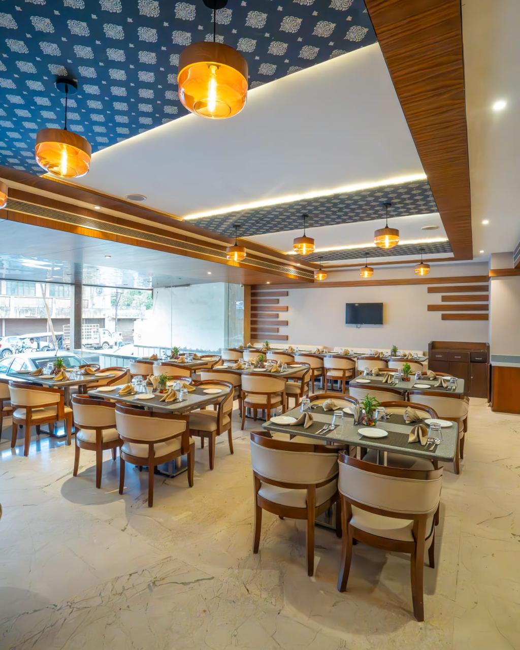 Hotel Grand Rajputana dining room